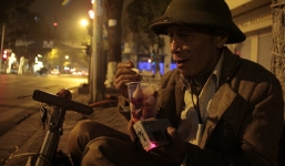 Người đàn ông hơn 50 năm 'ngồi' vỉa hè Hà Nội